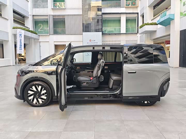 Фото 7 - Zeekr Mix