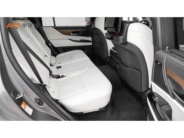 Фото 8 - Lexus LX