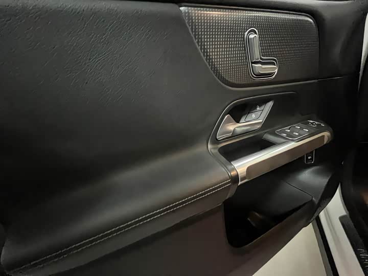 Фото 8 - Mercedes-Benz GLB-Class