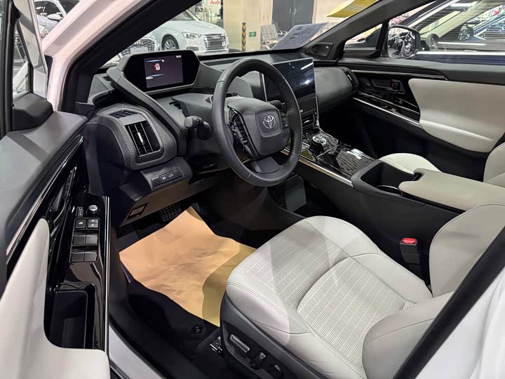 Фото 4 - Toyota bZ4X