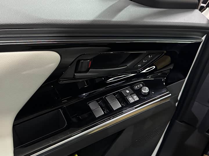 Фото 5 - Toyota bZ4X