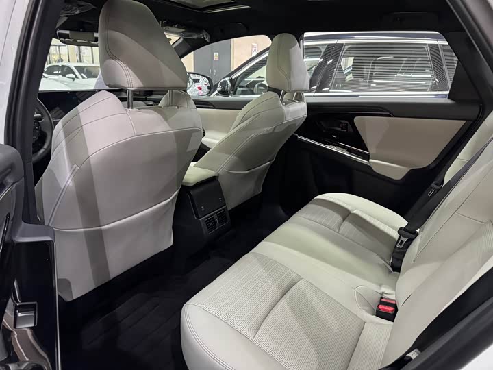 Фото 8 - Toyota bZ4X