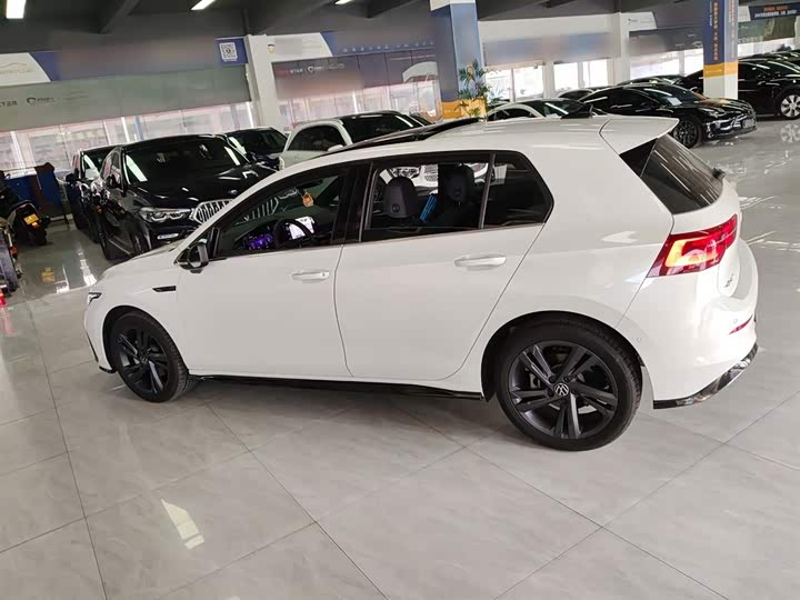 Фото 5 - Volkswagen Golf