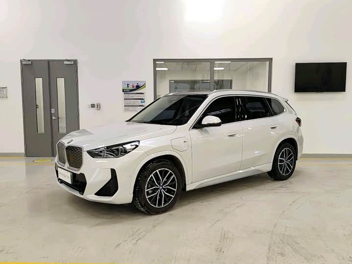 Фото 2 - BMW iX1