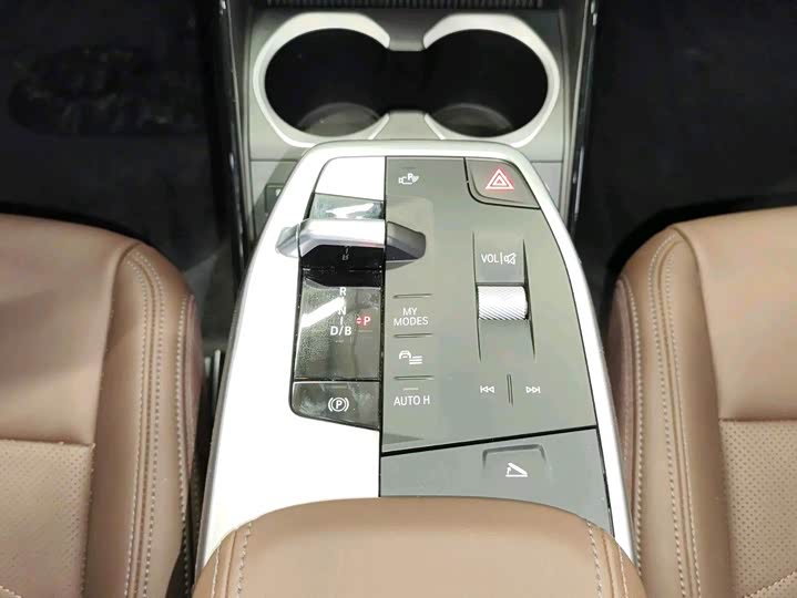 Фото 3 - BMW iX1