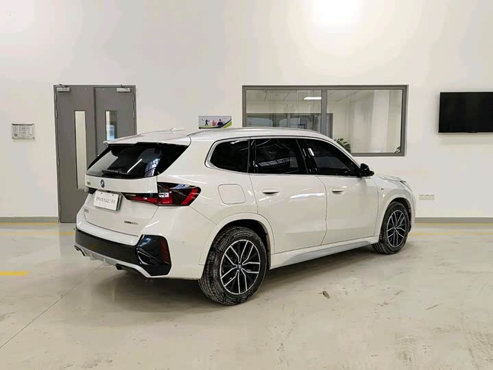 Фото 6 - BMW iX1