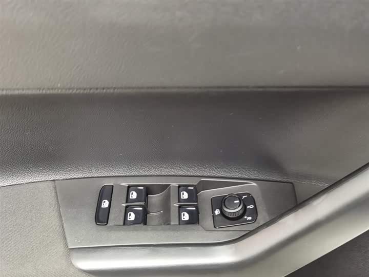 Фото 9 - Volkswagen Polo