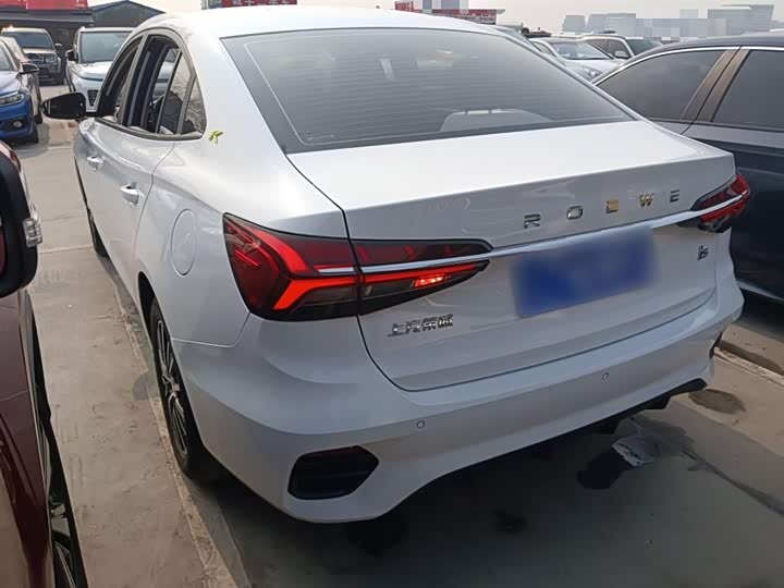 Фото 5 - Roewe i5