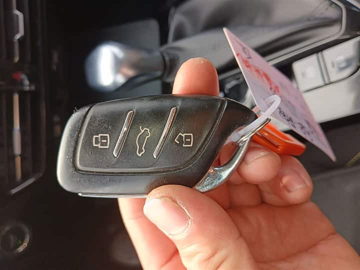 Фото 9 - Roewe i5