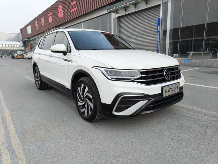 Фото 3 - Volkswagen Tiguan L Pro