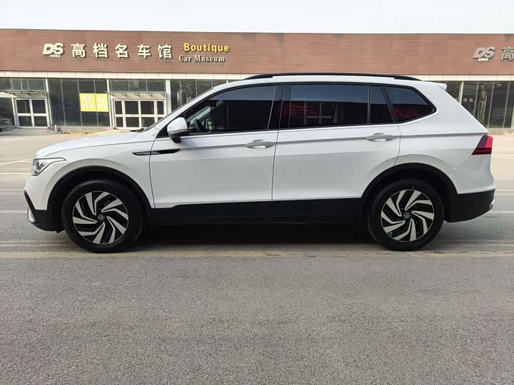 Фото 4 - Volkswagen Tiguan L Pro