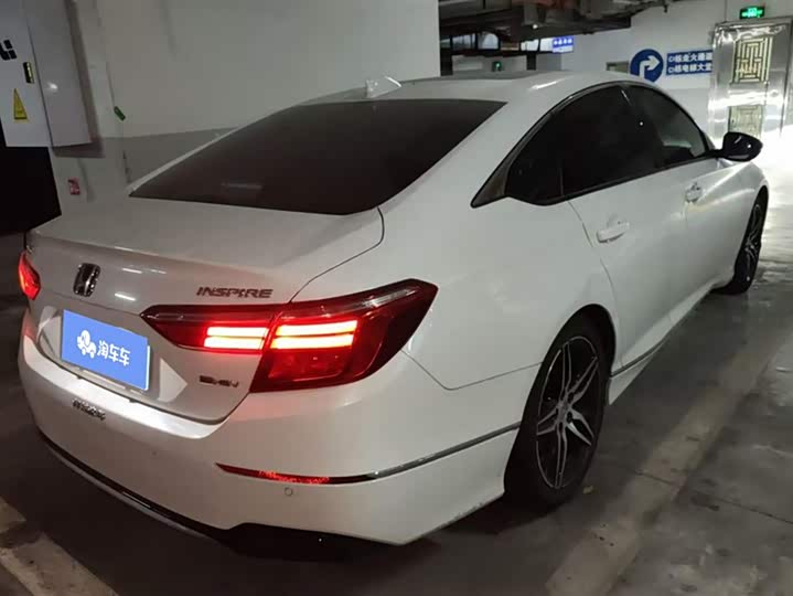 Фото 3 - Honda Inspire