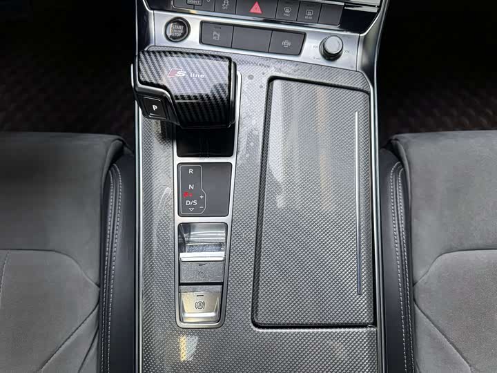 Фото 9 - Audi A6L