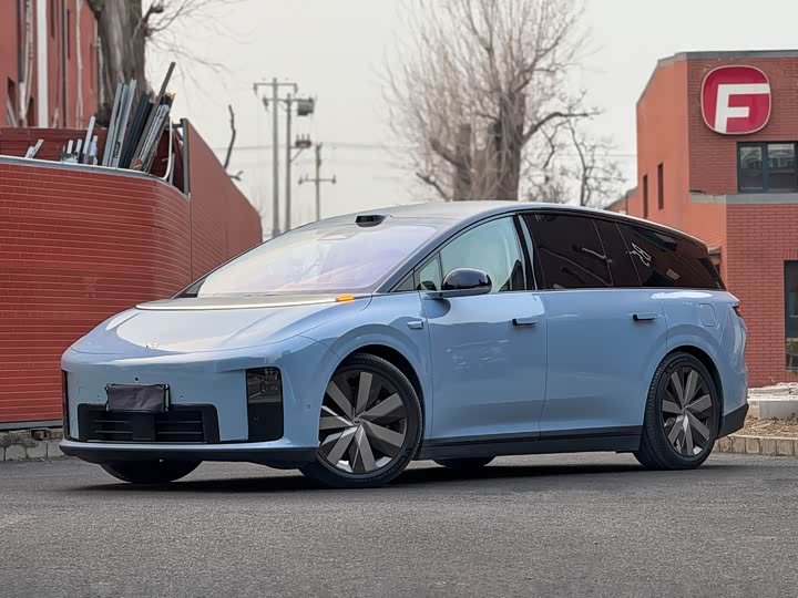 Фото 1 - LiXiang i8