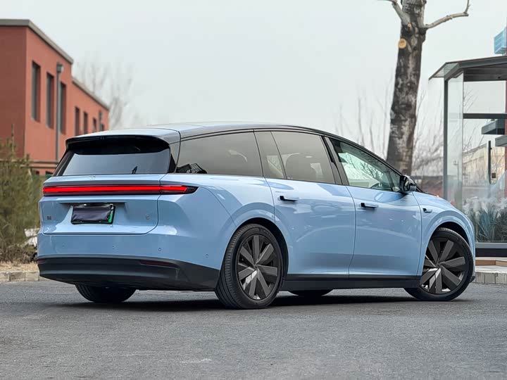 Фото 9 - LiXiang i8