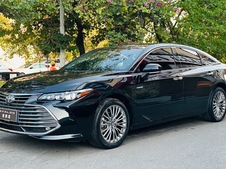 Фото 1 - Toyota Avalon