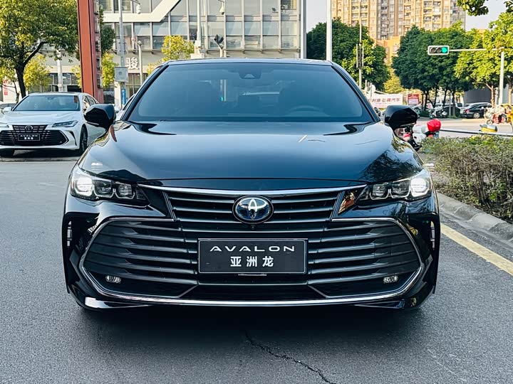Фото 2 - Toyota Avalon