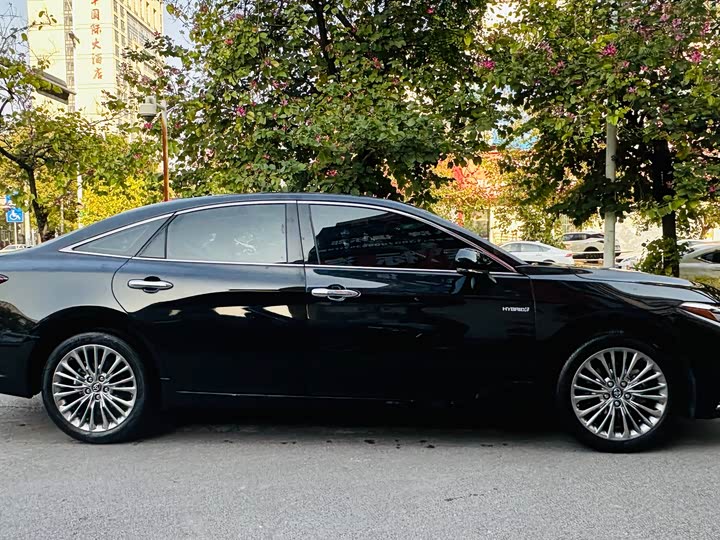 Фото 4 - Toyota Avalon