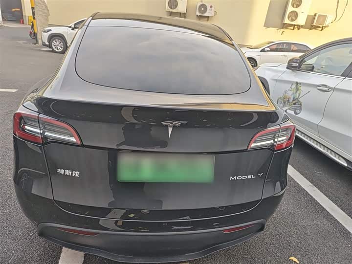 Фото 6 - Tesla Model Y