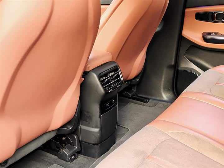 Фото 9 - Nio EC6