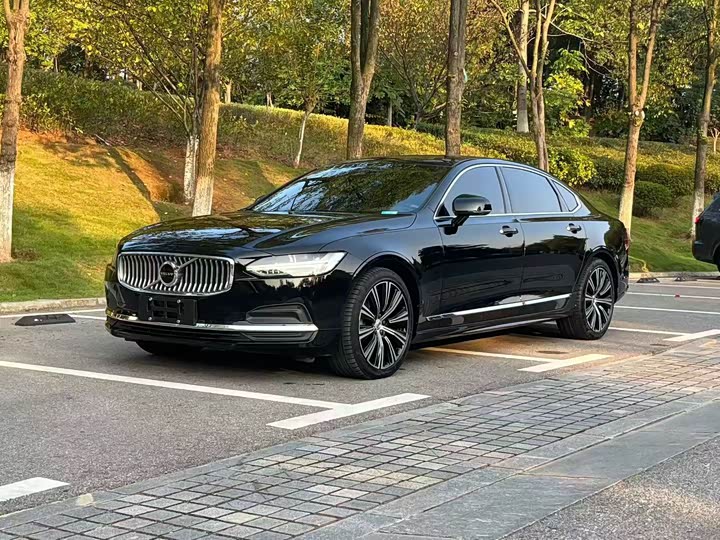 Фото 1 - Volvo S90