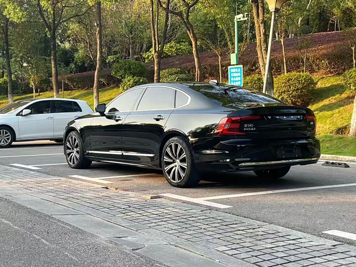 Фото 7 - Volvo S90