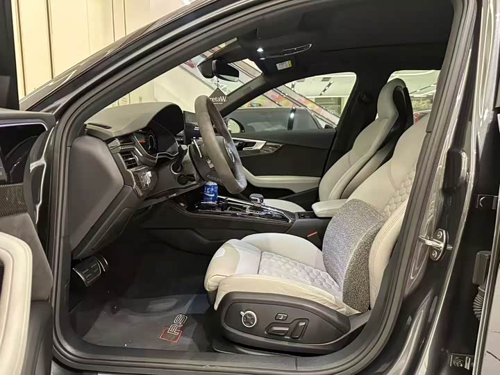 Фото 3 - Audi RS 4