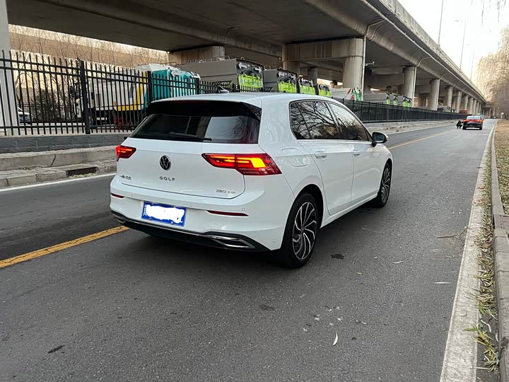 Фото 5 - Volkswagen Golf