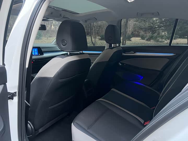 Фото 8 - Volkswagen Golf