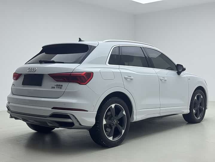 Фото 4 - Audi Q3