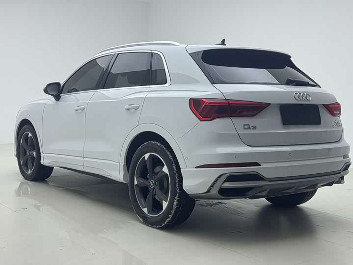 Фото 6 - Audi Q3
