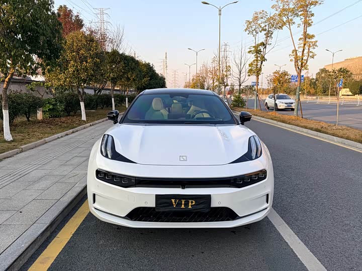 Фото 2 - Zeekr 001