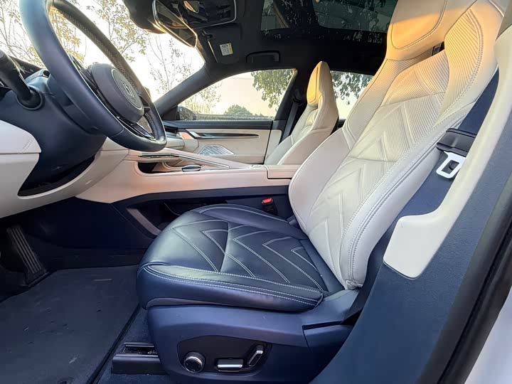 Фото 4 - Zeekr 001