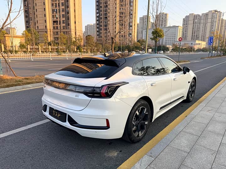 Фото 7 - Zeekr 001