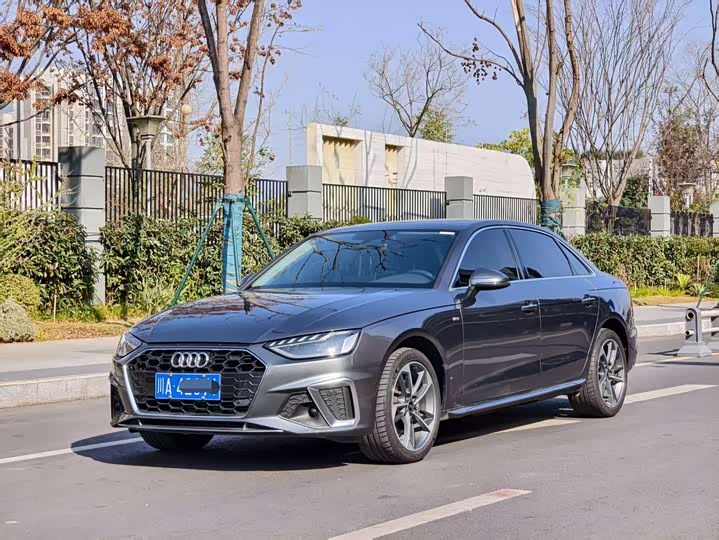 Фото 1 - Audi A4L