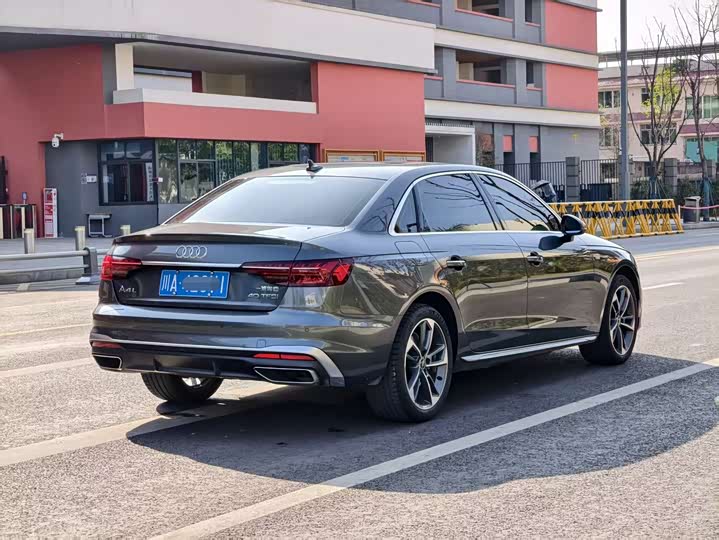 Фото 3 - Audi A4L