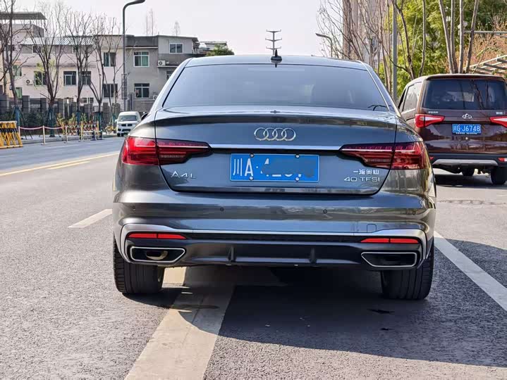 Фото 4 - Audi A4L