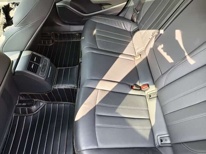 Фото 5 - Audi A4L