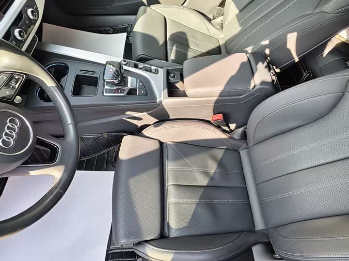 Фото 9 - Audi A4L