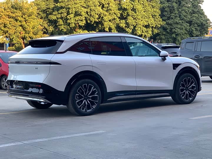 Фото 7 - Zeekr 7X