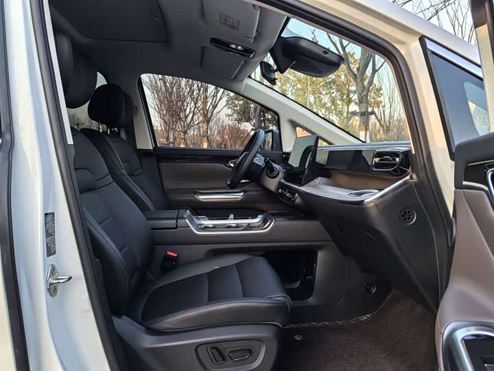 Фото 8 - GAC Trumpchi E8