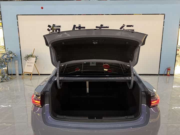 Фото 5 - Geely Preface L