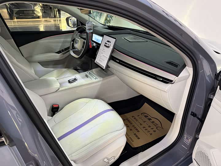 Фото 8 - Geely Preface L