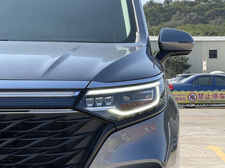 Фото 6 - Roewe iMax 8