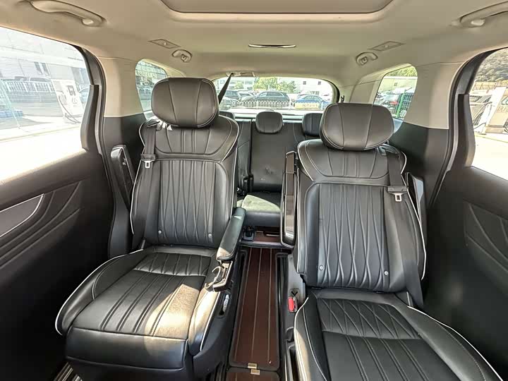 Фото 8 - Roewe iMax 8