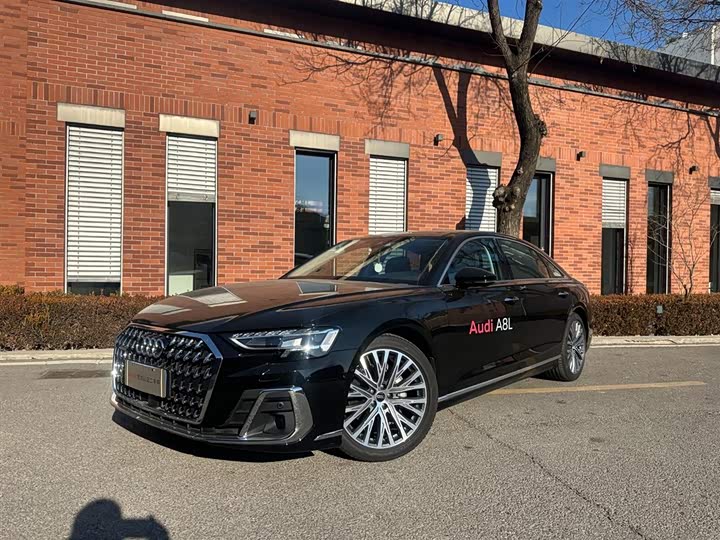 Фото 1 - Audi A8