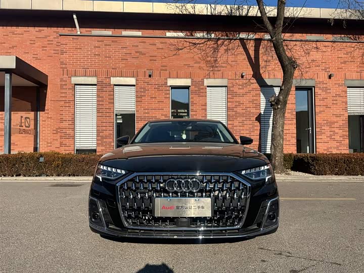 Фото 2 - Audi A8