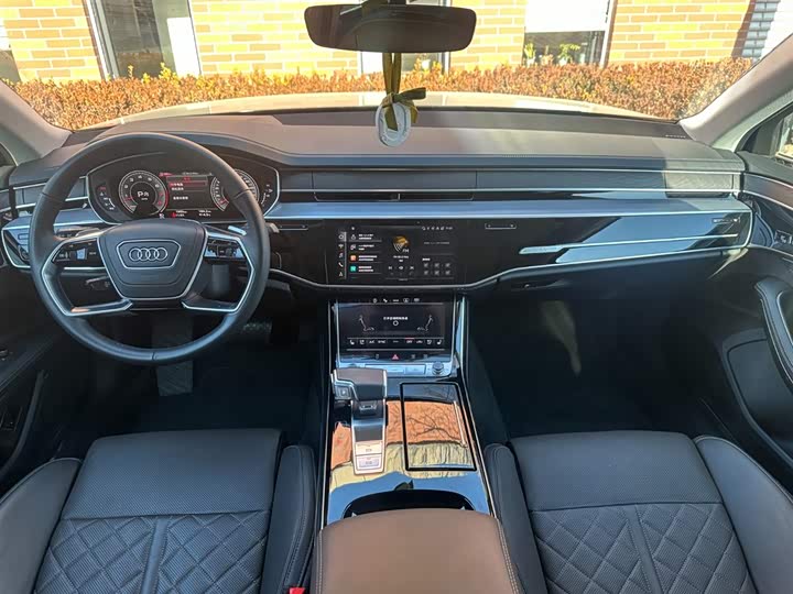 Фото 9 - Audi A8