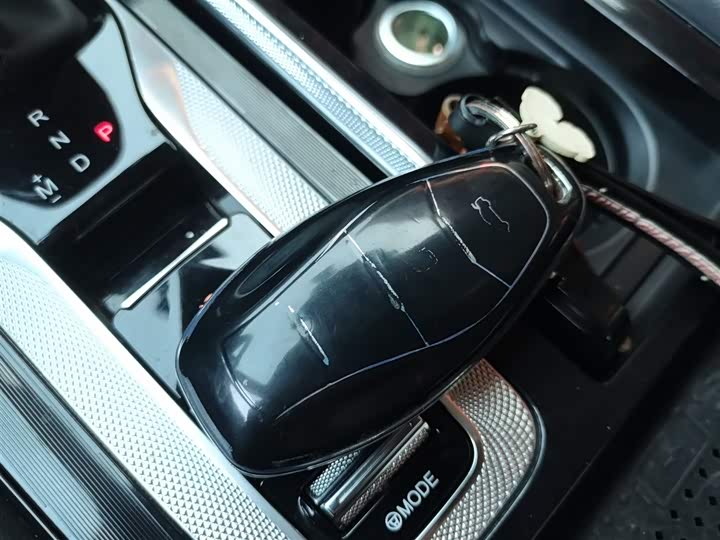 Фото 9 - Hongqi H5