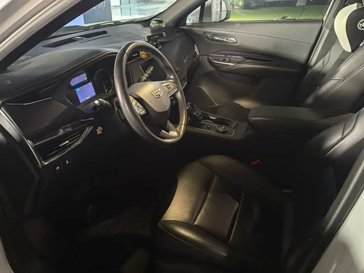 Фото 2 - Cadillac XT4